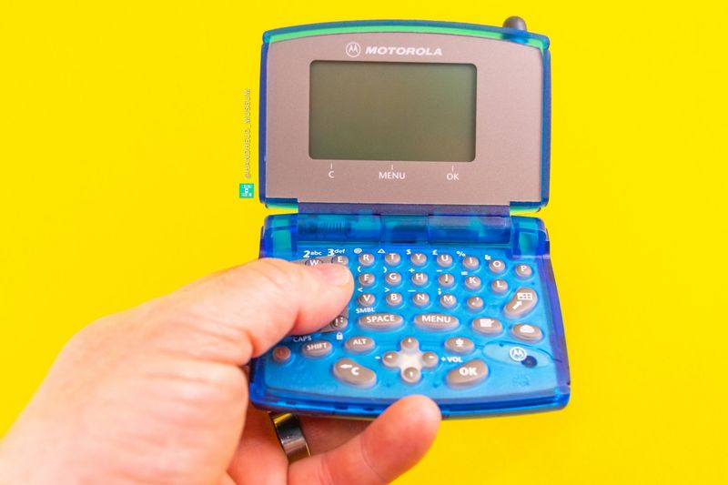 Motorola V100