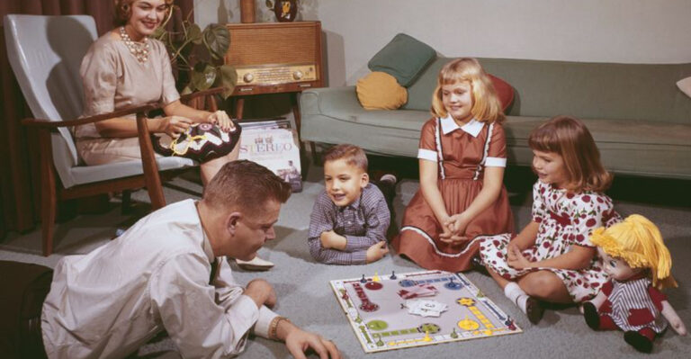 20 Family Traditions We Miss From the ’50s and ’60s