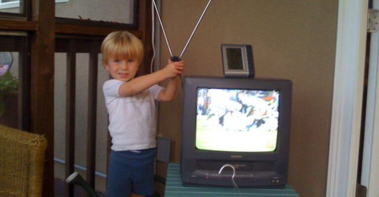 15 Nostalgic Struggles Only Kids Who Grew Up Without Cable Will Remember