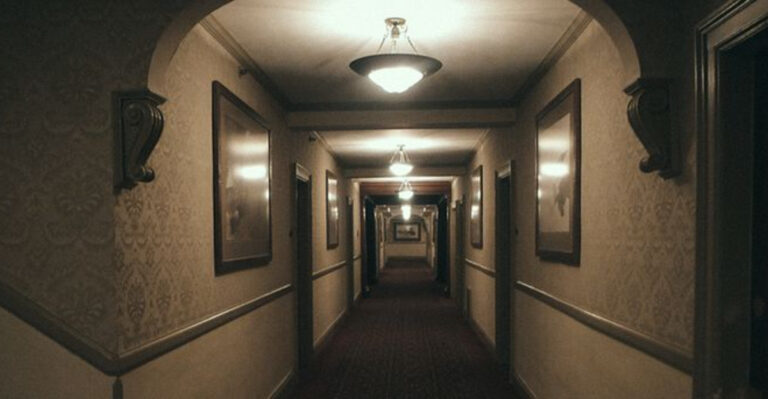 15 Spine-Chilling Paranormal Events in U.S. History That Still Haunt Us