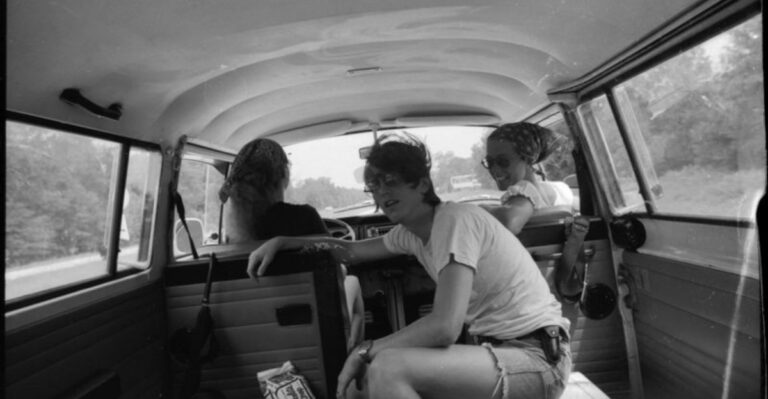 17 Unforgettable Things About ’70s Road Trips: When Gas Was Cheap and Adventure Was King