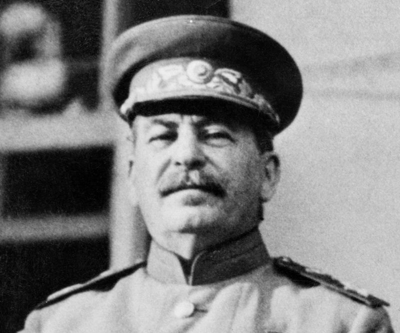 1953 Soviet Premier Joseph Stalin suffers a stroke and collapses