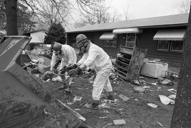 1983 – U.S. Evacuates Dioxin-Contaminated Town