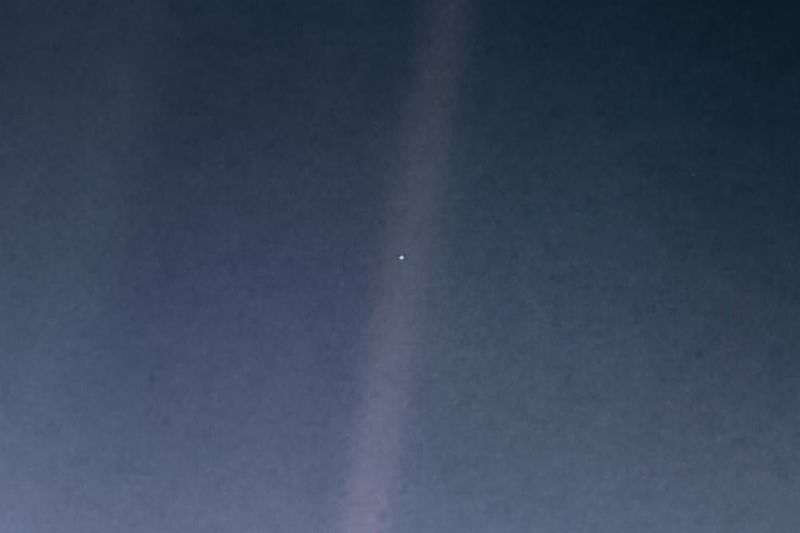 1990: Pale Blue Dot