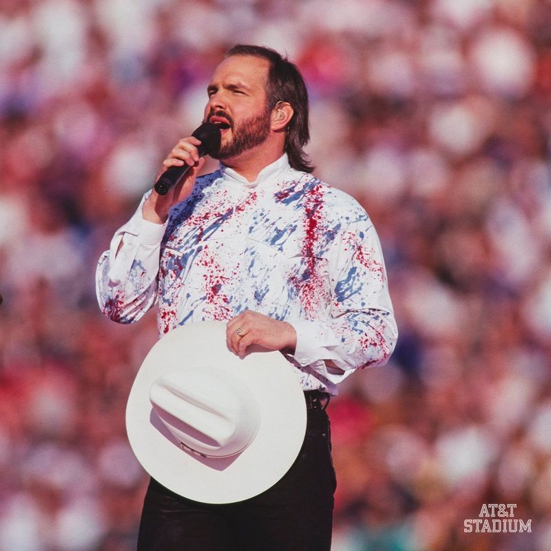 1993 (Super Bowl XXVII) – Garth Brooks