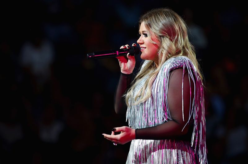 2012 (Super Bowl XLVI) – Kelly Clarkson