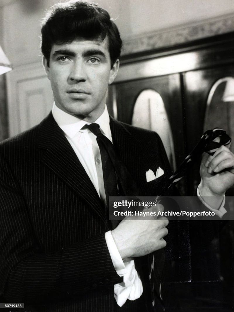 Alan Bates (1934)