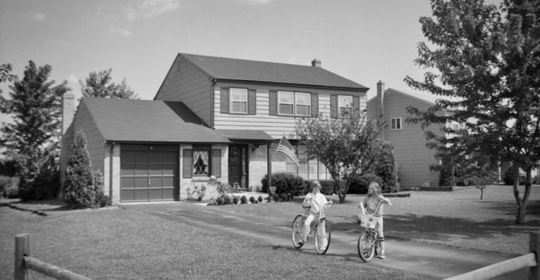 Back When America Felt Safer: 17 Everyday Things Our Parents Left Unlocked—And We’d Never Dare To Today
