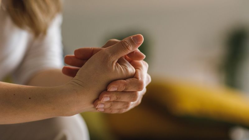 Cracking Knuckles Causes Arthritis