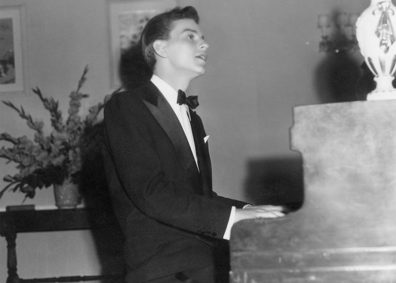 Frank Sinatra as a Teenage Crooner
