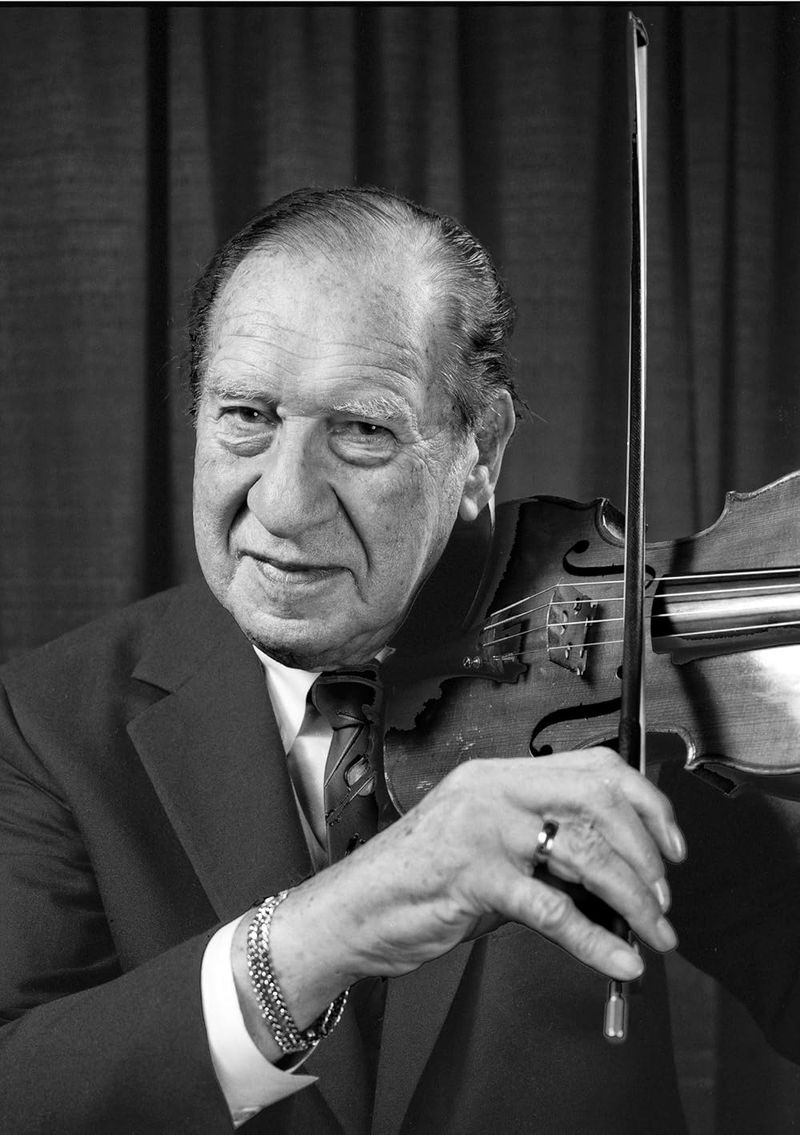 Henny Youngman, English-American comedian and violinist (1998)