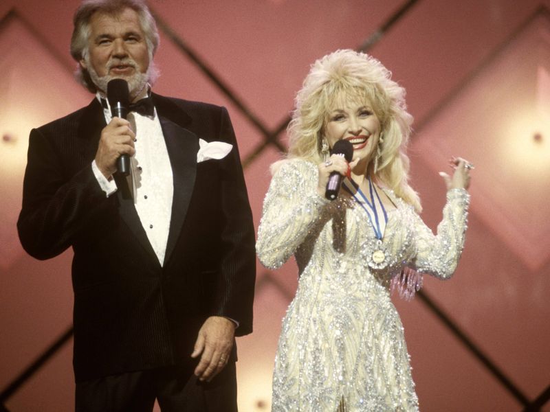 Islands in the Stream – Dolly Parton & Kenny Rogers