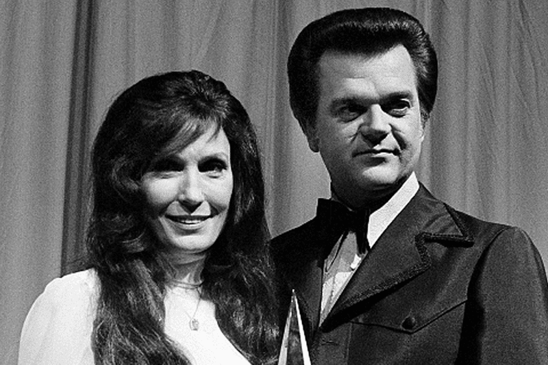 Louisiana Woman, Mississippi Man – Conway Twitty & Loretta Lynn