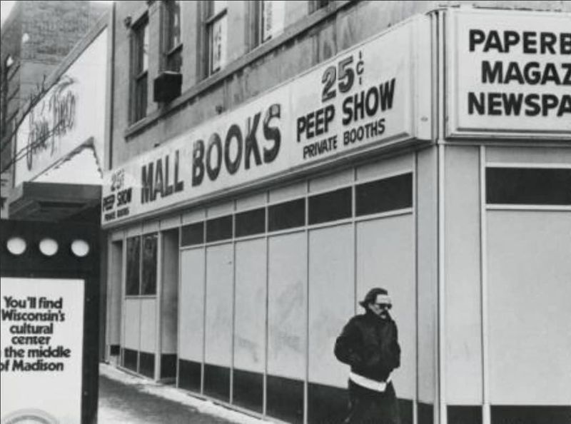 Mall Books on 231 State St in Madison, WI