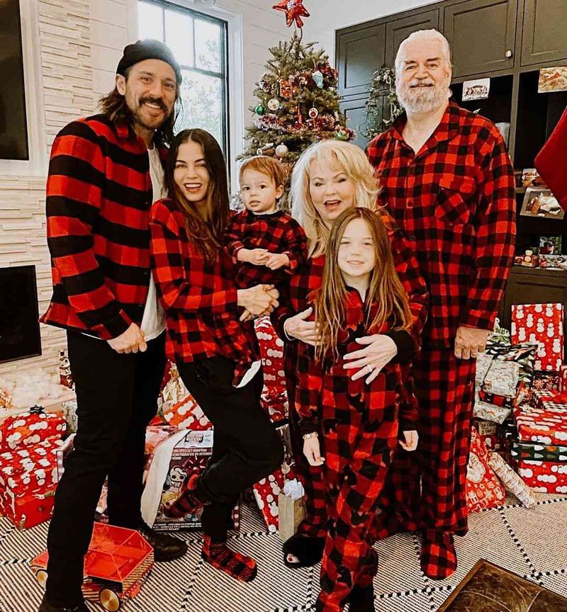 Matching Family Outfits for Holidays