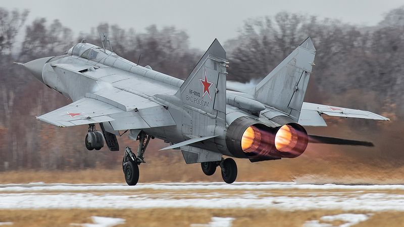 Mikoyan MiG-31 Foxhound