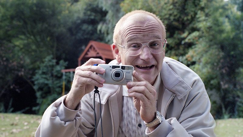 One Hour Photo (2002) – Seymour Parrish