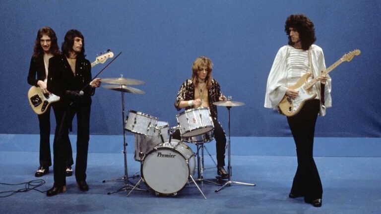 Queen First Singer Beyond the Hits: 20 Little-Known Facts About Queen’s Iconic Legacy ...