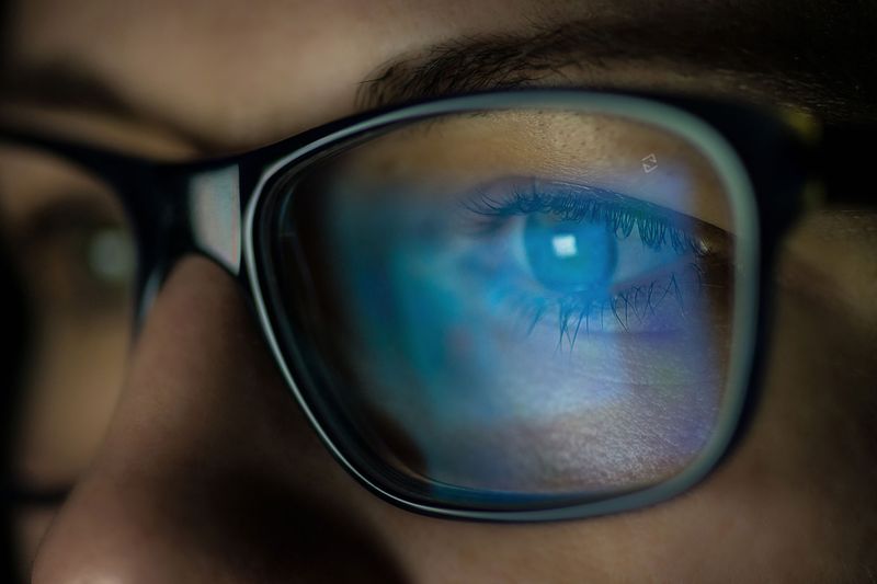 Reading from Screens Damages Eyes