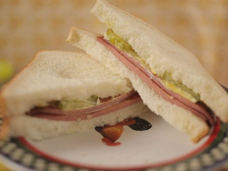 Bologna Sandwiches Left in Lunchboxes for Hours