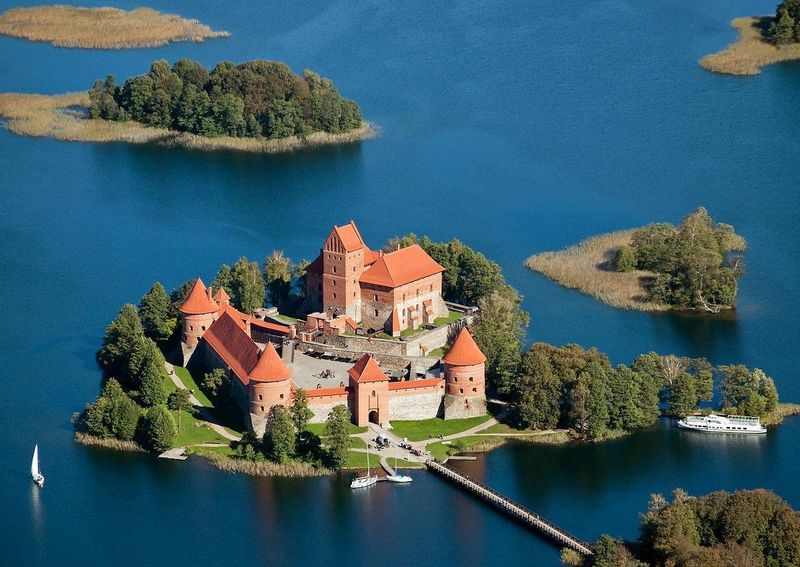 Trakai Island Castle (Lithuania) – c. 1350