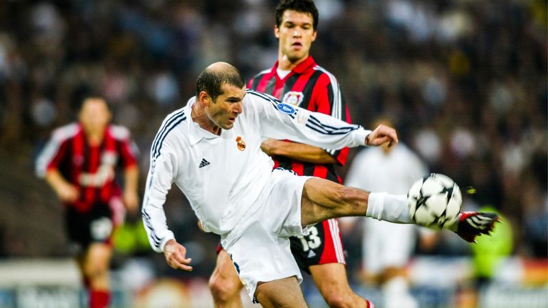 Zinedine Zidane vs. Bayer Leverkusen (2002)