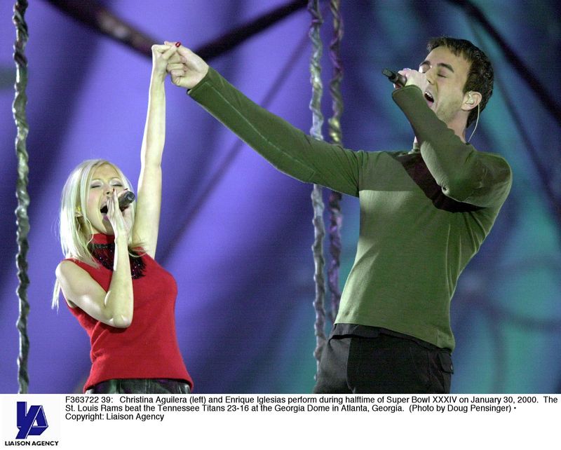 2000: Phil Collins, Christina Aguilera, Enrique Iglesias, Toni Braxton