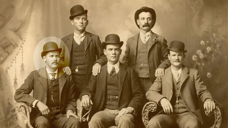 Wanted Dead or Alive: 25 Most Notorious Outlaws of the Wild West - Back ...
