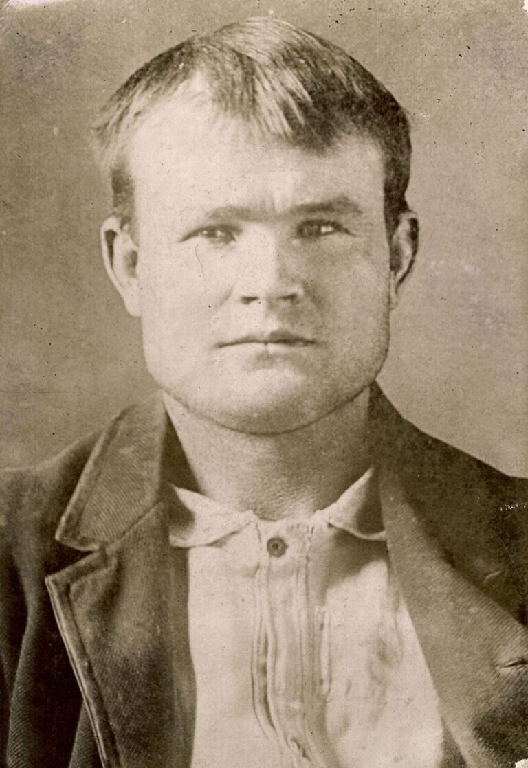 Wanted Dead or Alive: 25 Most Notorious Outlaws of the Wild West - Back ...