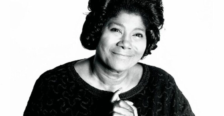 15 Soul-Stirring Mahalia Jackson Songs That Still Lift Hearts and Spirits