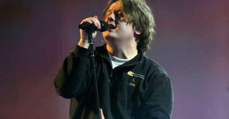 19 Times Lewis Capaldi Proved He’s the Funniest Musician Alive