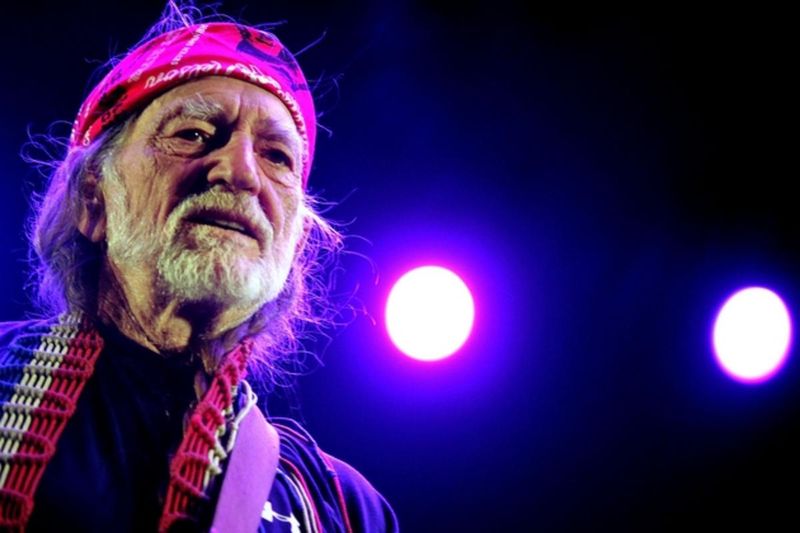 Always on My Mind – Willie Nelson (1982)