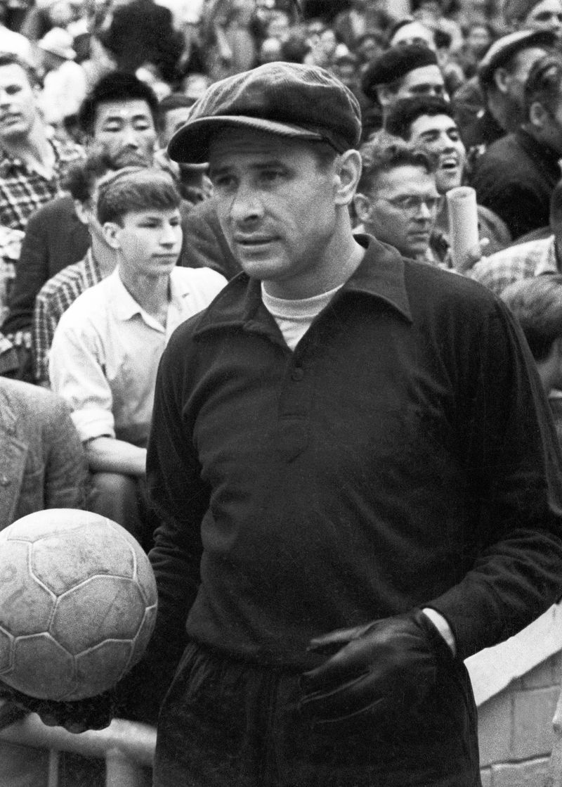 Lev Yashin, Russian footballer, 1990