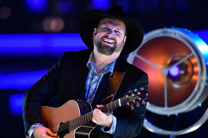 Callin’ Baton Rouge – Garth Brooks (1993)