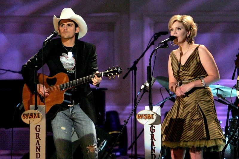 Whiskey Lullaby – Brad Paisley & Alison Krauss (2004)