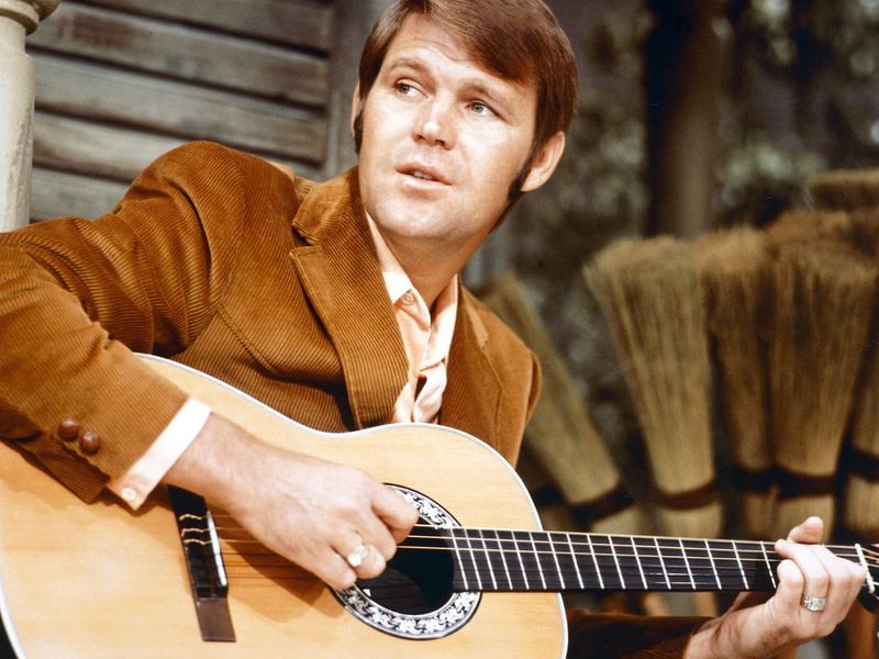 Southern Nights – Glen Campbell (1977)