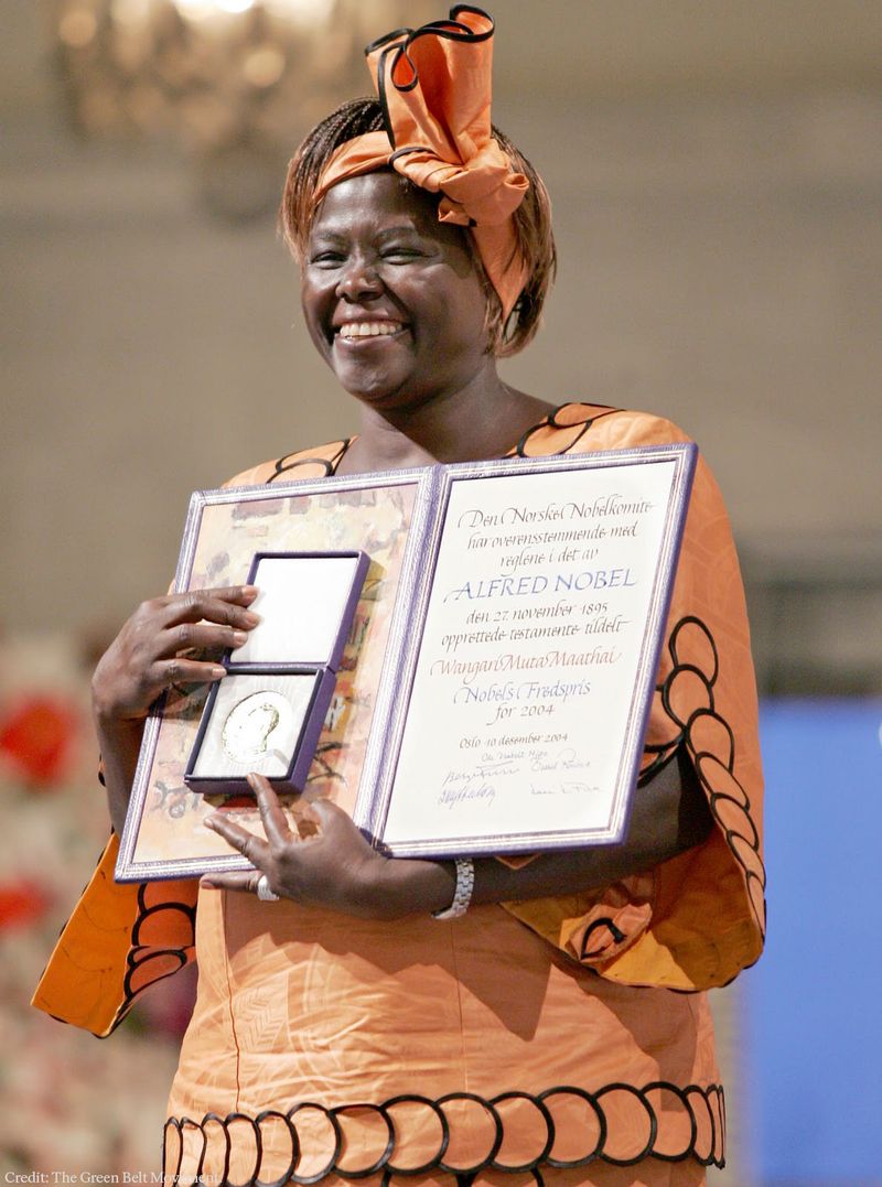 Wangari Maathai (Kenya) – Nobel Peace Prize, 2004