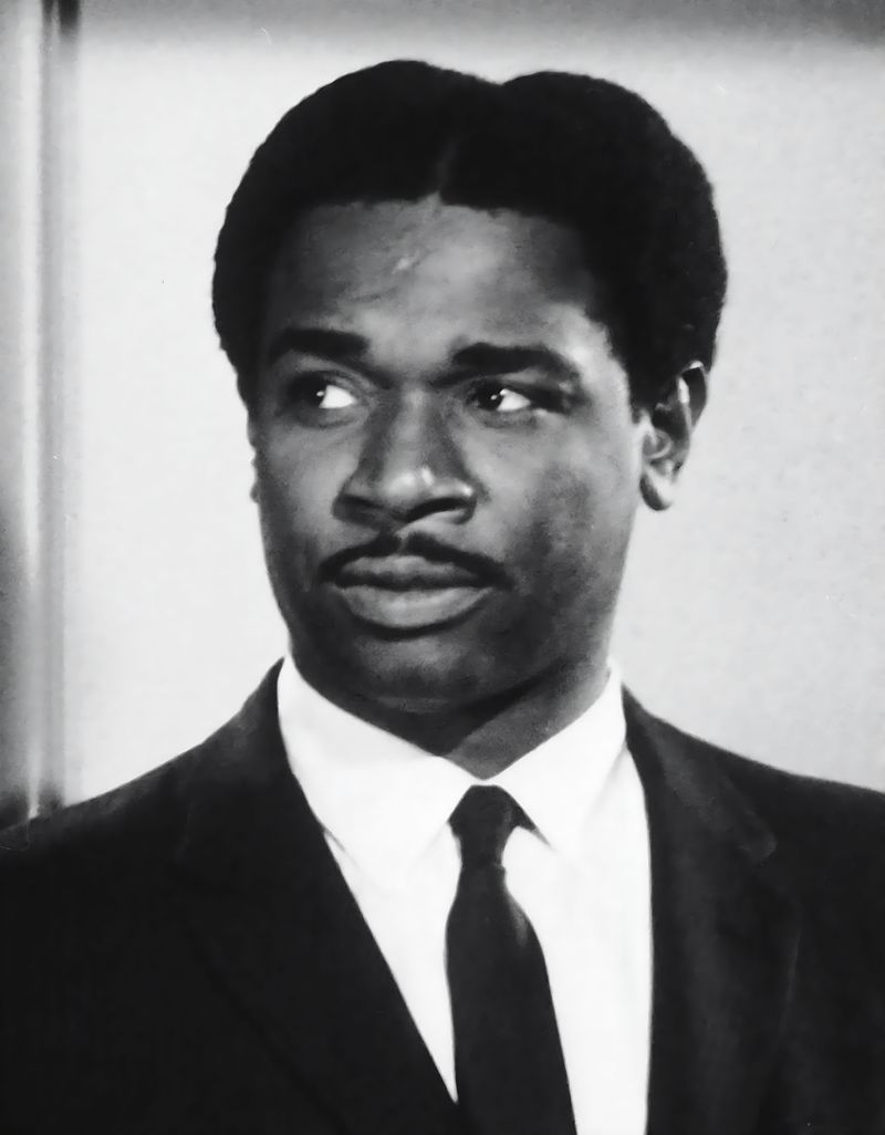 Ivan Dixon (Sergeant James Kinchloe)