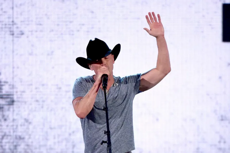 There Goes My Life – Kenny Chesney (2003)