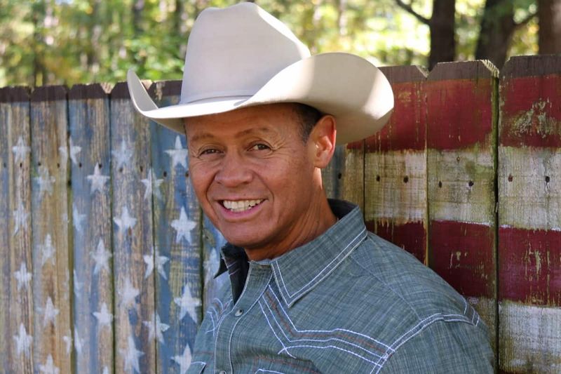 Billy’s Got His Beer Goggles On – Neal McCoy (2005)