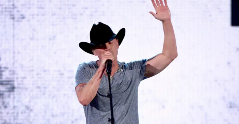 The 18 Best Country Songs About Family and Home