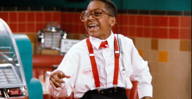 Top 15 Funniest Fools in Sitcom History Who Made Us Laugh the Most