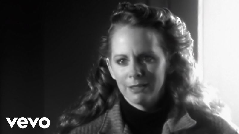 The Night the Lights Went Out in Georgia – Reba McEntire