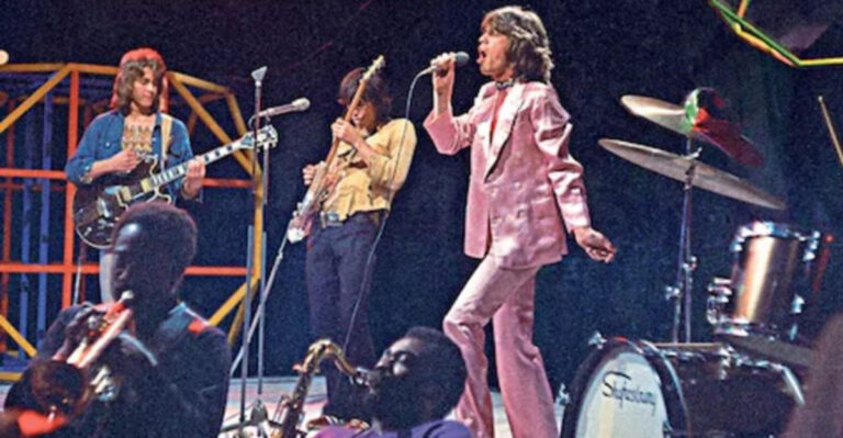 Vinyl, Guitar Solos, and Epic Riffs: The Ultimate ’70s Classic Rock Playlist