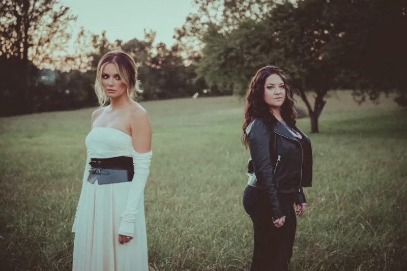 Never Wanted to Be That Girl – Carly Pearce & Ashley McBryde (2021)