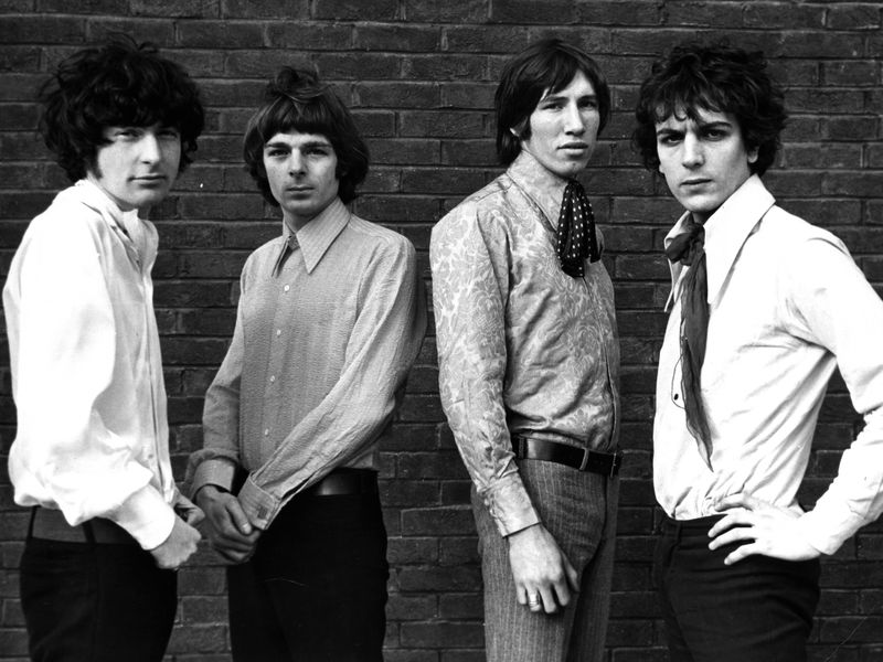 What Pink Floyd song features the sound of cash registers as part of its intro?