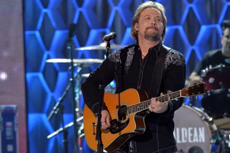 Here’s a Quarter (Call Someone Who Cares) – Travis Tritt (1991)