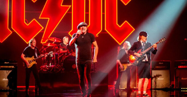 10 Replacement Classic Rock Vocalists Who Were More Successful Than The Original