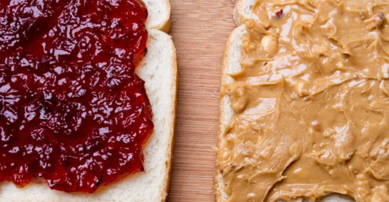 10 Things Every 1950s Worker Had in Their Lunchbox (And Their Heart)