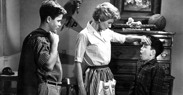 17 Things Every ’50s Kid Was Warned About That Turned Out to Be Totally Wrong